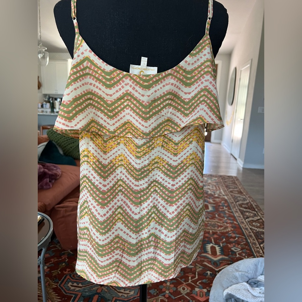 Patterned Sleeveless Top - Picture 2 of 3